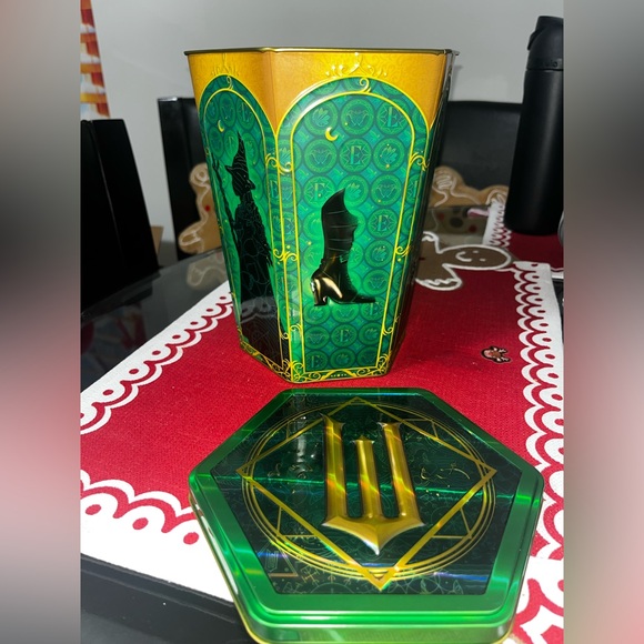 WICKED GLINDA AND ELPHABA POPCORN 🍿 TINS! Regal exclusives limited edition! - Picture 2 of 12